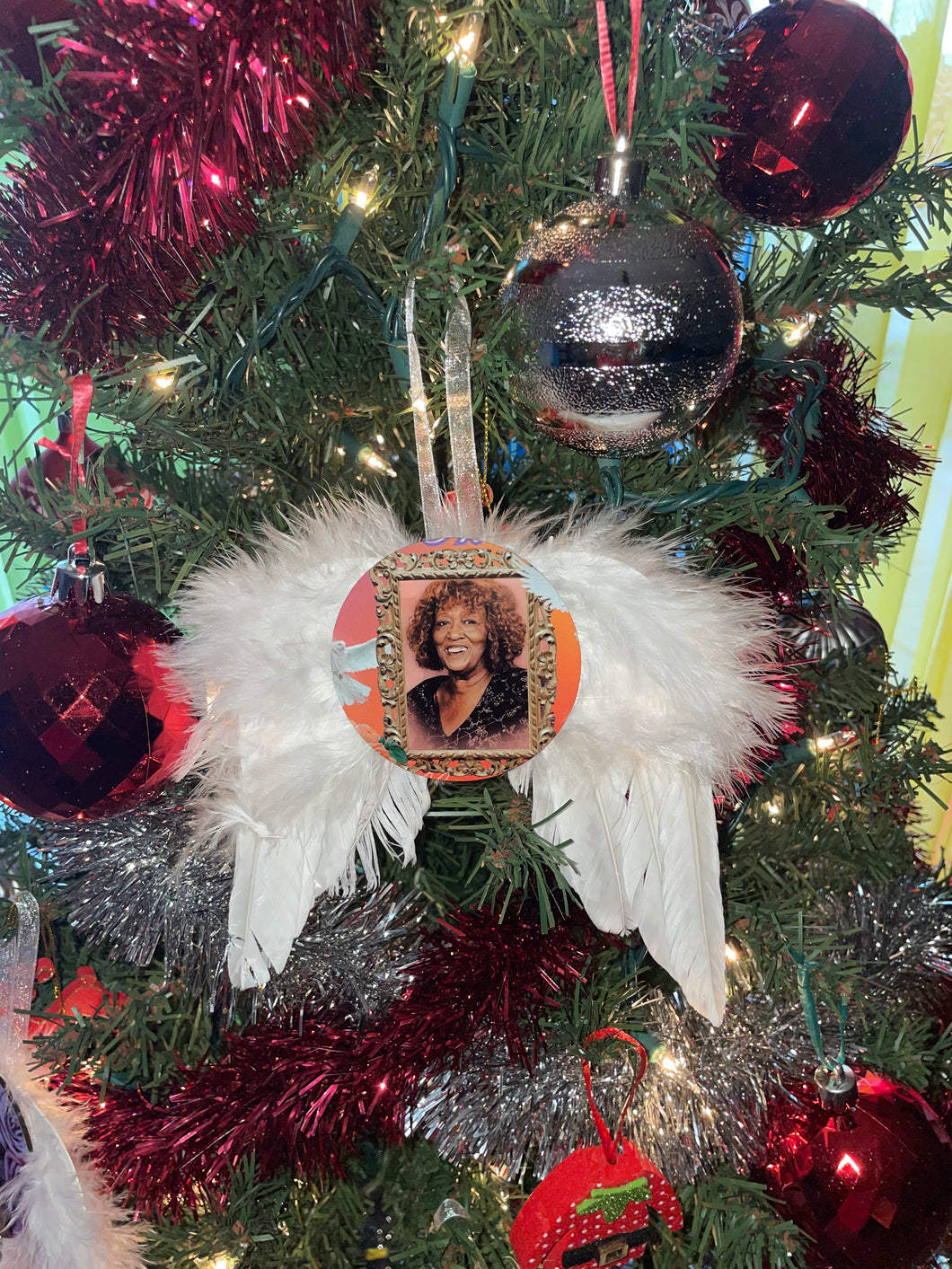 Personalized Angel Wing Christmas Ornament - A Cherished Tribute to Remember Loved Ones and Beloved Pets in